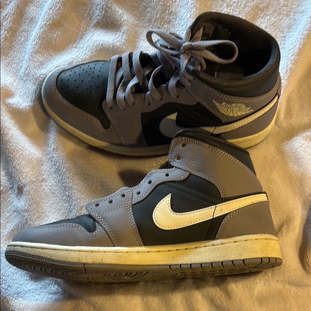 Nike Men's Black and Gray Sneakers